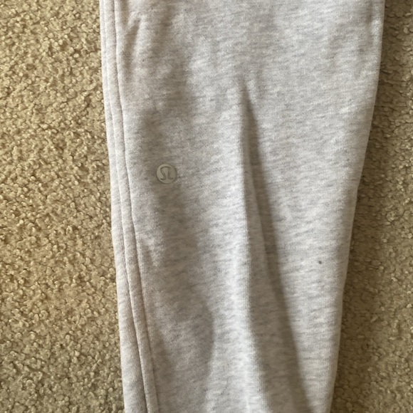 Lululemon light grey scuba high rise jogger. - Picture 5 of 5